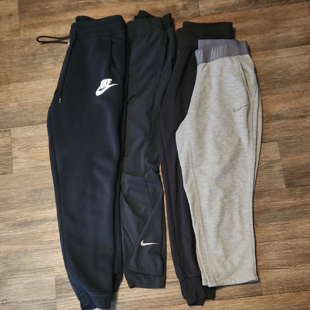 Lot Of 4 Women's Nike Joggers, Track Pant, And Capris - All Size Small
